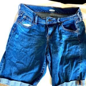 Old navy size 2 Bermuda shorts